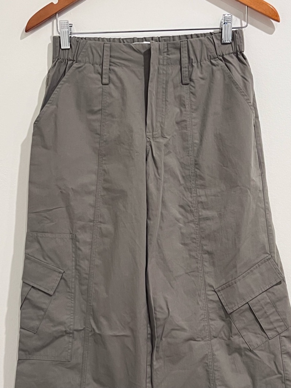 NWT Elodie Low Rise Cotton Cargo Pants in Olive Green - Picture 3 of 13